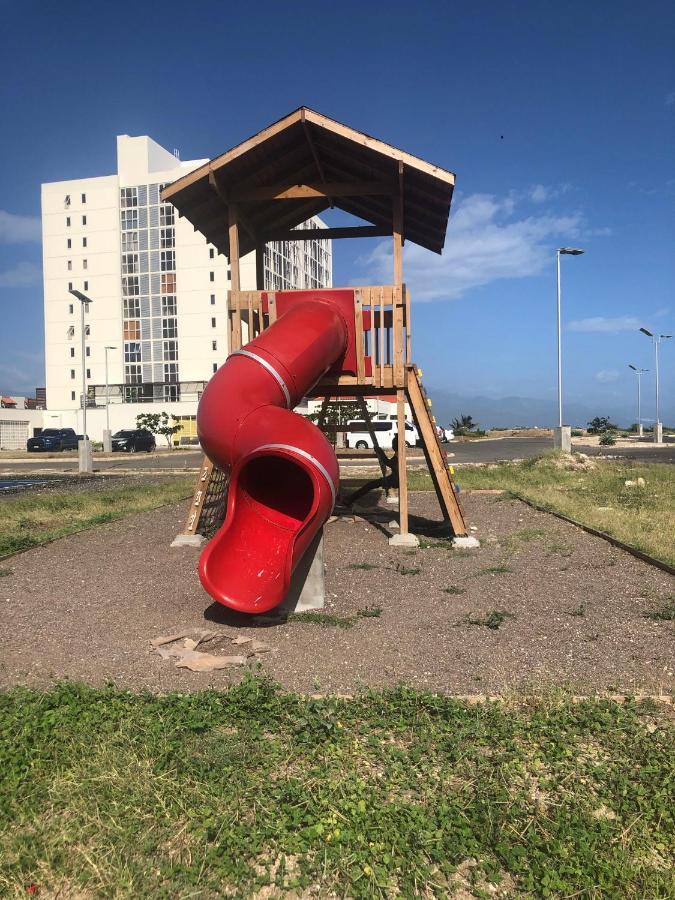 Bayfront Villa & Apartment 波特莫尔 外观 照片