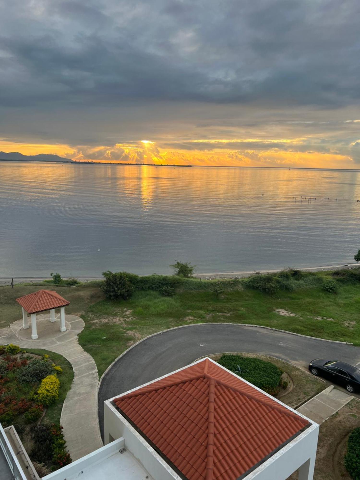 Bayfront Villa & Apartment 波特莫尔 外观 照片